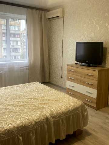 Оболонський просп., 25