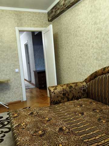 Павла Тичини просп., 10