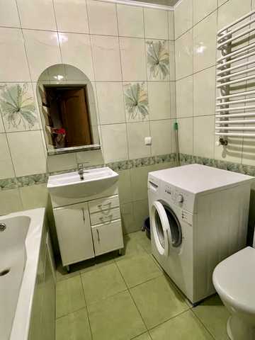 Інститутська вул., 1