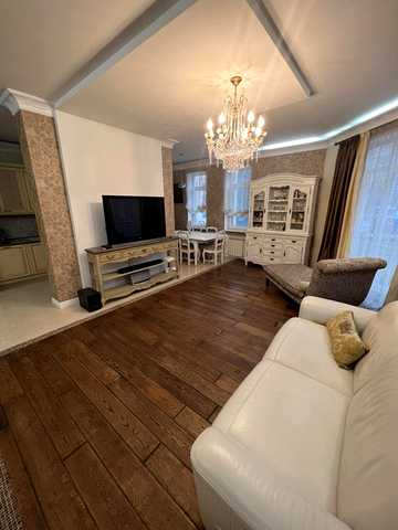 Лабораторна вул., 8