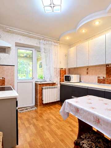 вулиця 8 травня, 2