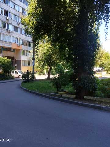 Метробудівська вул., 5