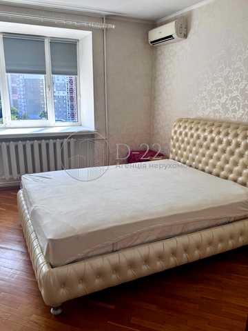 Драгоманова вул., 17