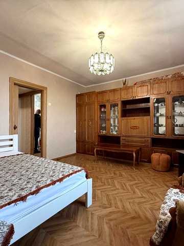 Академіка Корольова вул., 2
