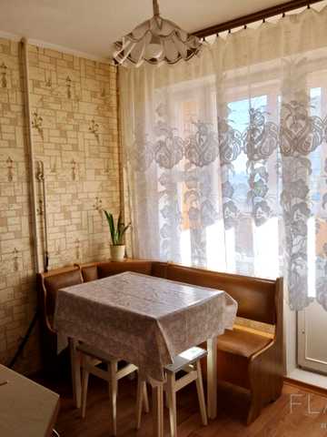 Оболонська пл. (Дружби Народів СРСР), 5