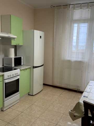 Сім'ї Кульженків вул. (Петра Дегтяренка), 33