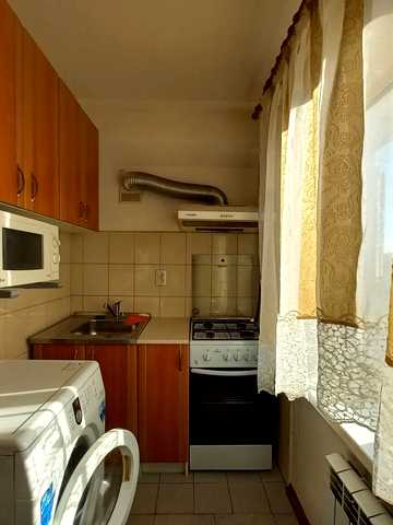 Йорданська вул. (Лайоша Гавро), 4