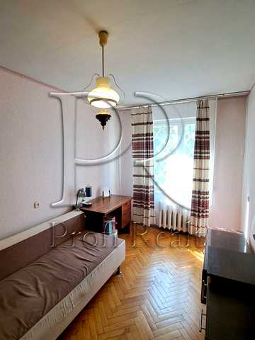 Дарницький бульв., 7