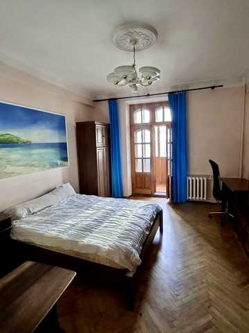 Велика Васильківська вул. (Червоноармійська), 132