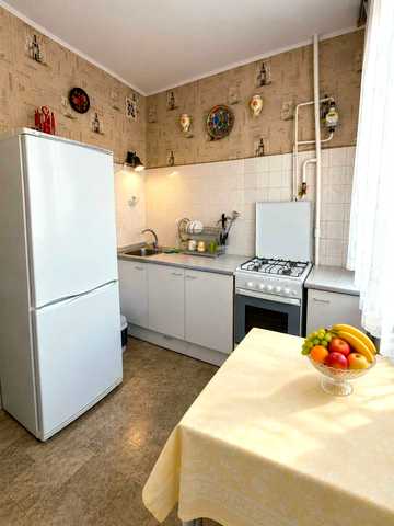 Йорданська вул. (Лайоша Гавро), 2