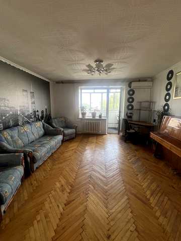Незалежності бульв. (50 років Жовтня), 12