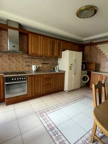 Братиславська вул., 7