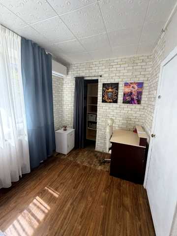 Богдана Хмельницького вул., 36