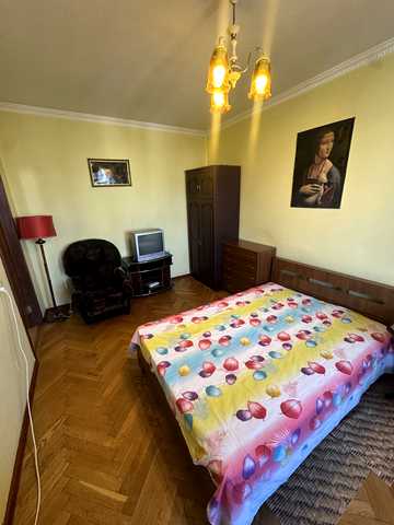 Лесі Українки бульв., 24