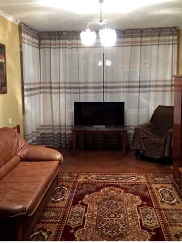 Михайла Комарова вул., 2