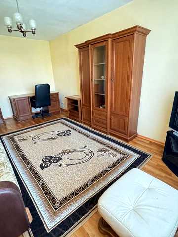 Братиславська вул., 7