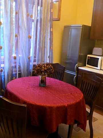 Переможців вул., 8