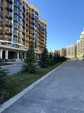 Яблунева вул., (вул. Щаслива, 56)