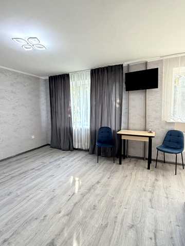 Миру вул., 4