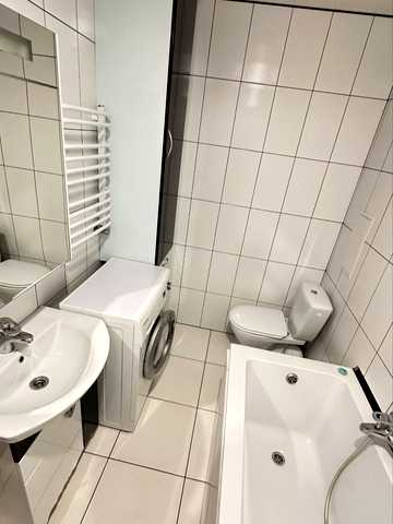 Степана Бандери вул., 9