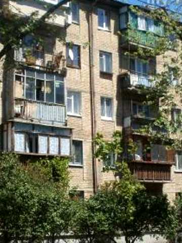 Будівельників вул., 8