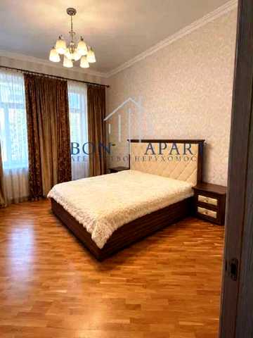 Івана Мазепи вул. (Січневого Повстання), 12