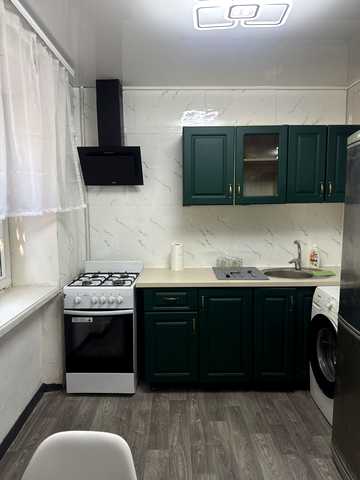 Пироговська вул., 27