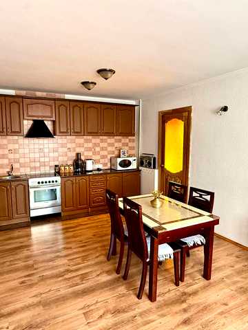 Юності просп., 46/28