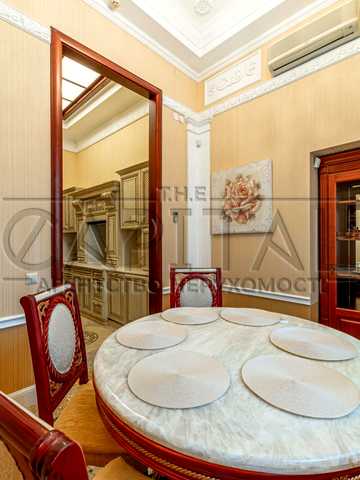 Заньковецької вул., 7