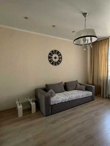 Середньофонтанська вул., 35