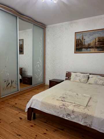 Пантелеймонівська вул., 10