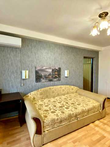 Павла Тичини просп., 5