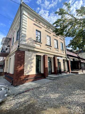 В'ячеслава Чорновола просп., 13
