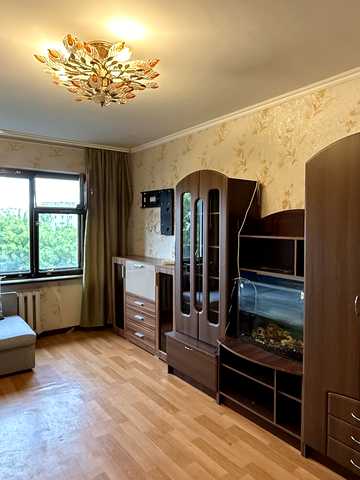 Небесної Сотні просп. (Маршала Жукова), 75
