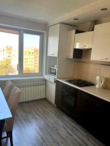 Героїв просп., 32