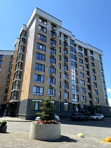 В'ячеслава Чорновола вул. (), 5