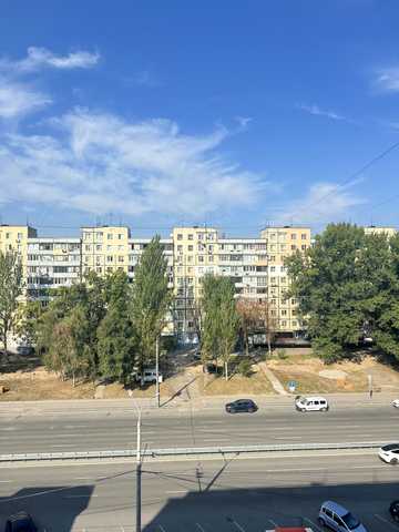 Героїв просп., 3