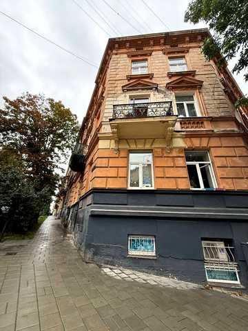 Кирила і Мефодія вул., 37