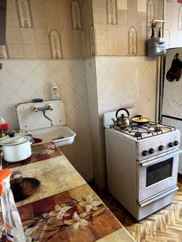 Героїв просп., 12