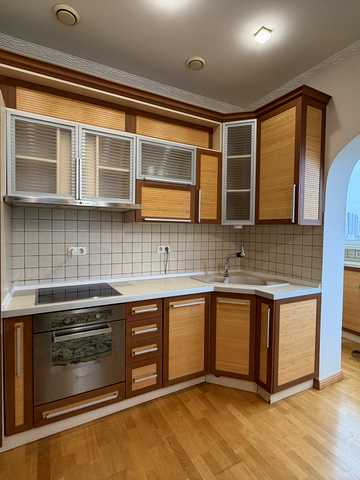 Саксаганського вул., 121