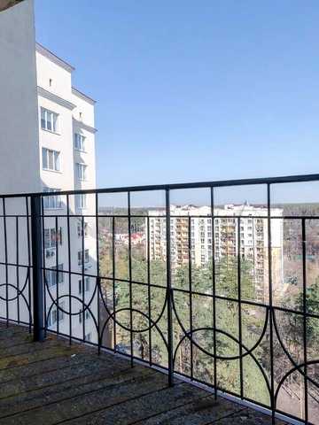 Валерія Лобановського вул., 18