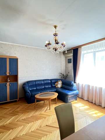 Олександра Кониського вул., 37/41