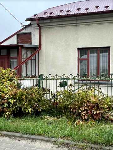 Загребельна вул., 12