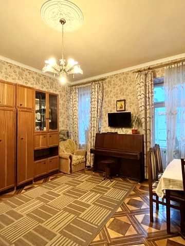 Богдана Хмельницького вул., 49