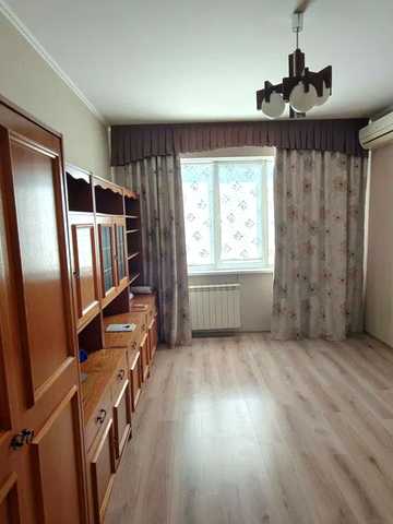 Озерна вул., 18