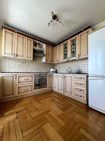 Голосіївський просп. (40-річчя Жовтня), 11