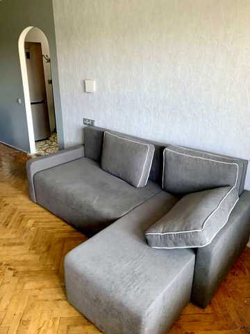 Будівельників вул., 12