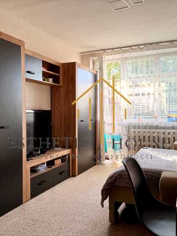 Митрофана Довнар-Запольського вул., 8а
