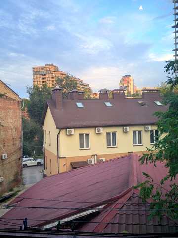 Виконкомівська вул., 16