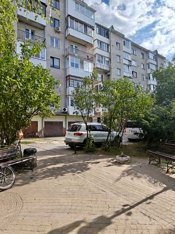 Уласа Самчука вул. (Молодої Гвардії), 32